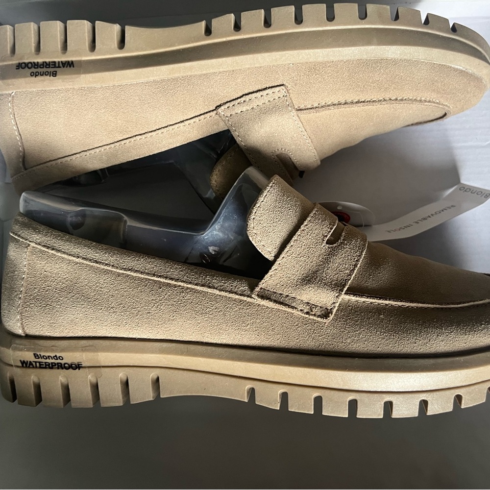 NEW NIB Blondo waterproof sand suede loafers size 8.
